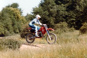 Mon frère au MC du Thelle avec sa 125 CR 1986.