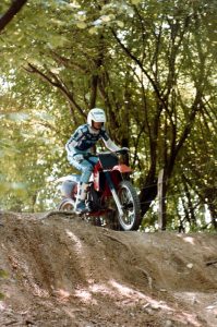 Mon frère au MC du Thelle avec sa 125 CR 1986.