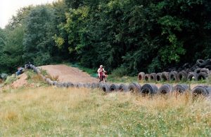Mon père avec son 125 YZ au MC du Thelle, première moto de cross à 50 ans.