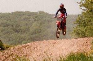 Mon frère au MC du Thelle avec sa 125 CR 1987.