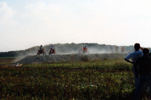 Petite course sur prairie pour s'amuser le dernier jour d'un stage de pilotage avec Alain Fura au MC du Thelle.