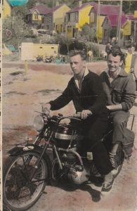 Mon père et sa TERROT 125 cc type ETD de 1951 avec son copain James derrière.